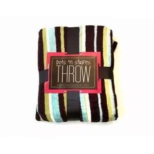 ✨NWT✨ Dots N Stripes Throw Blanket